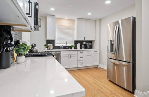 Bensenville House | Elite: 3BR-2BT Spacious Cozy Modern Home