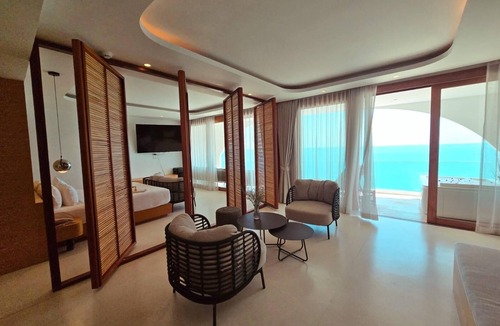 Khanom Hotel | Elite Atoll Beachfront Hotel