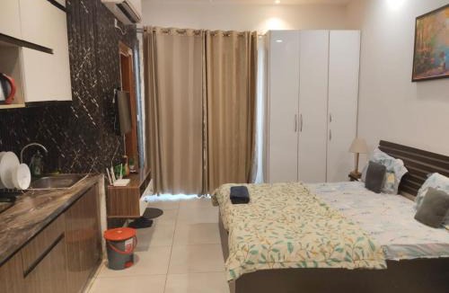 Noida Bed & Breakfast | Elite Comfort Studio