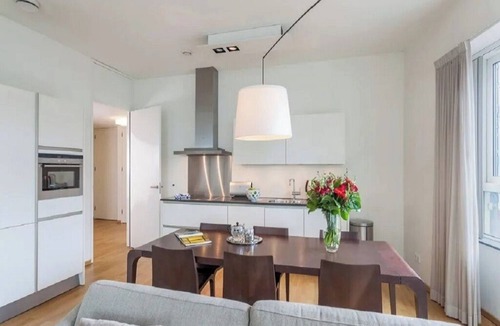 Station-Zuid WTC Apartment | Elite Executive Apartment with Top-Tier Amenities in Claude Debussylaan