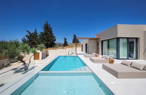 Vryses Villa | Elithos Villa, 4 BD, new and cozy, heated pool!