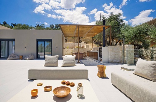 Vryses Villa | Elithos Villa, 4 BD, new and cozy, heated pool!