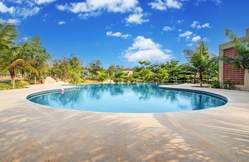 Kumbalgodu Hotel | ELIVAAS Urvi Resort | Eco-Luxury Getaway with Pool