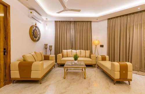 Noida Villa | ELIVAAS Vedaaz Farms Pet-friendly 4-BHK Villa With Private Outdoor Pool and Garden area
