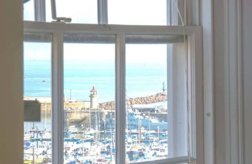 Ramsgate Apartment | Elizabeth: Central, charming cottage apartment