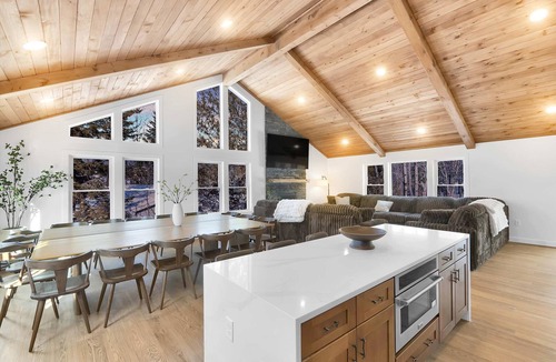 Blakeslee Cabin | ELK COVE - Modern Pocono Cabin - Pool - Pickleball