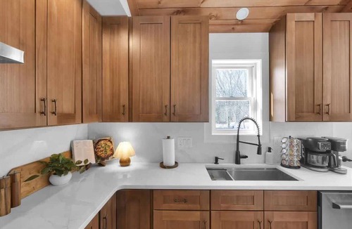 Blakeslee Cabin | ELK COVE - Modern Pocono Cabin - Pool - Pickleball