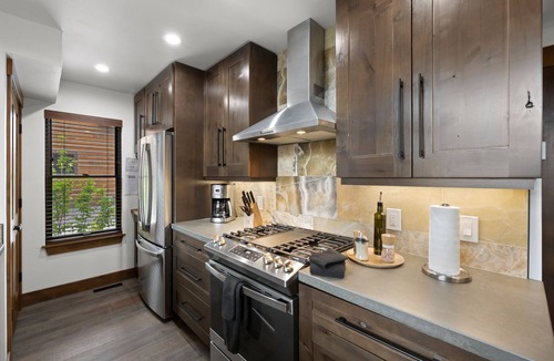Estes Park Cabin | Elk Haven! Private Jacuzzi, Indoor/Outdoor Fireplace, Two Large Patios