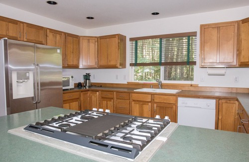 Enumclaw House | "Elk Hollow" Mountain Home Near Mount Rainier and Crystal Mountain Ski Area, WA