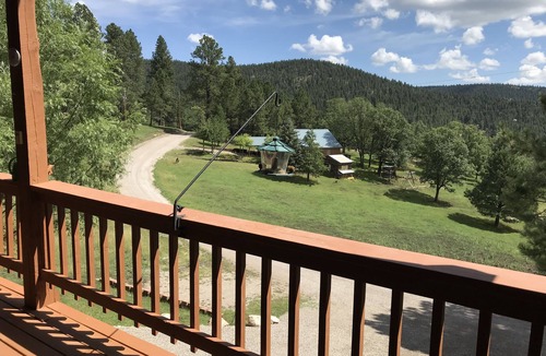 Cloudcroft Cabin | ELK HOLLOW, MOUNTAIN VIEWS, NEAR NAT'L FOREST, DUCK & FISH POND