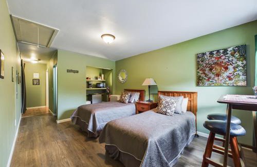 Orick House | Elk Meadow Cabins 13B Bears Den - Single Room