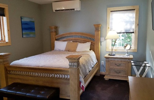Elk Rapids Cabin | ELK RAPIDS SUNSET CHALET - Sandy Beach frontage & Sunset over the bay
