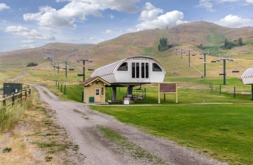 Elkhorn Village Apartment | Elkhorn Studio Condo - The Clocktower