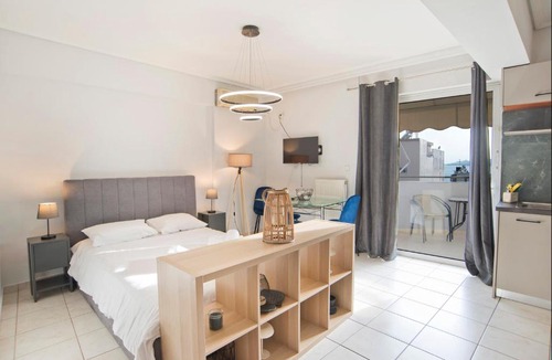 Peiraiki Apartment | Ella Suite Piraeus Stylish St, Balcony & Sea View