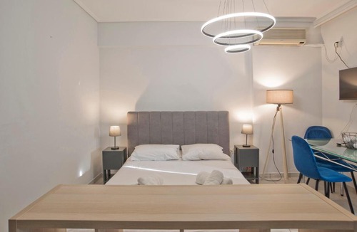 Peiraiki Apartment | Ella Suite Piraeus Stylish St, Balcony & Sea View