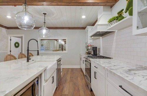 Galena Condo | Elle & Becks Second Floor Suite