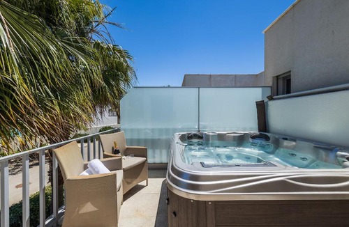 Correeira Villa | ELLE Design Villa by OCvillas - Private Heated Pool and Jacuzzi