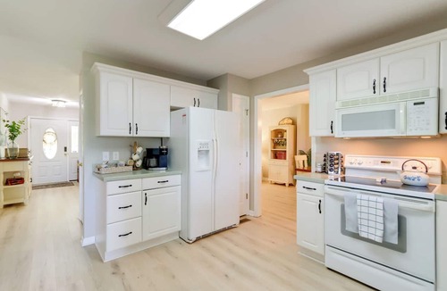 Ellijay House | Ellijay Vacation Home w/Hot Tub & Game Room!