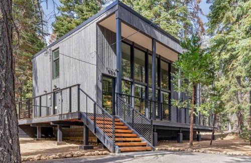 Tahoe Woods House | Ellis Peak Retreat - Hot Tub, Wood Fireplace, Close to Tahoe City & Dining