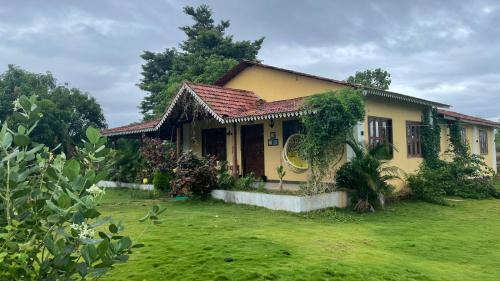 Uddar House | Ellow Stay by Mohan farm, Khopoli