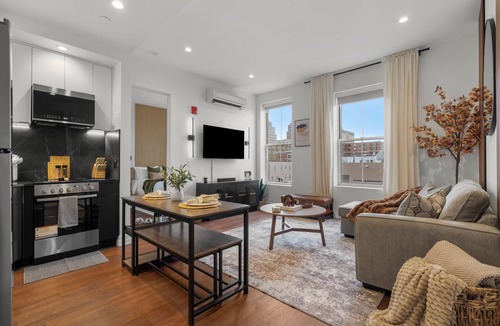 Downtown Apartment | “Elm City” Retreat Near Yale, Parking, Gym, Downtown, Wooster Sq & Union Station