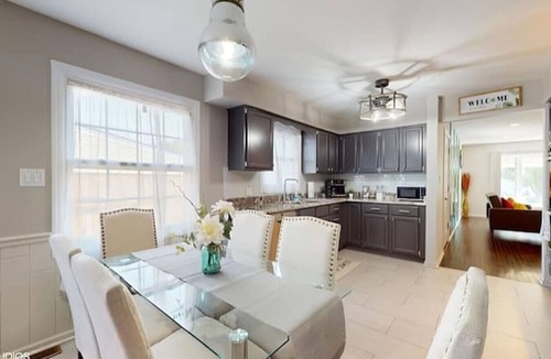 Elmhurst House | Elmhurst Oasis: Extended O`Hare Stay