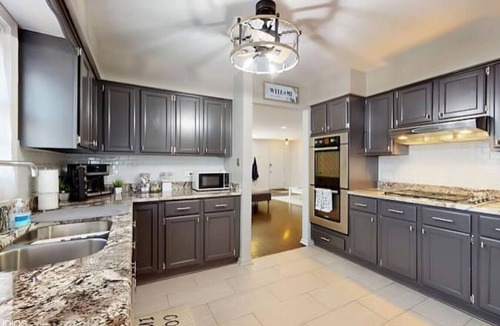 Elmhurst House | Elmhurst Oasis: Extended O`Hare Stay