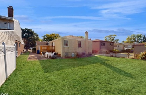 Elmhurst House | Elmhurst Oasis: Extended O`Hare Stay