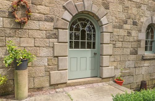 Longnor Apartment | Elmwood