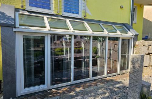 Obergroningen Apartment | ELW sonnig,Terasse, bis zu 13 Schlafpl.