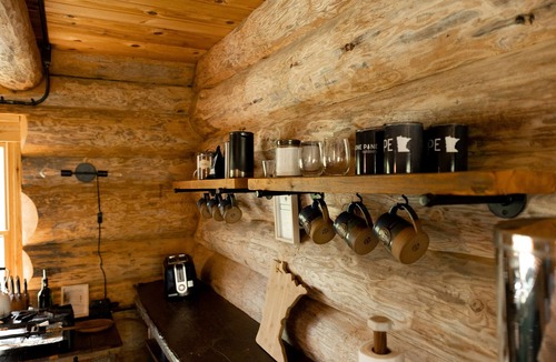 Ely Cabin | Ely Log Cabin - Off Grid+Solar+WiFi - 40 acres to roam