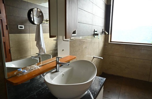 Elappara Hotel | Elysian Fields