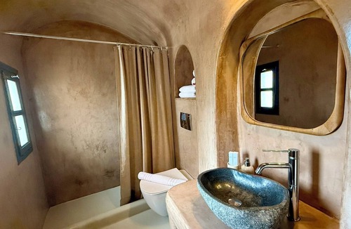Finikia House | Elysian Santorini