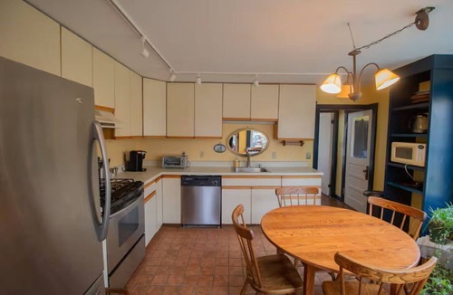Block Island Cottage | Elysium Cottage 4 BR, 2 BA Pond Access & Kayak