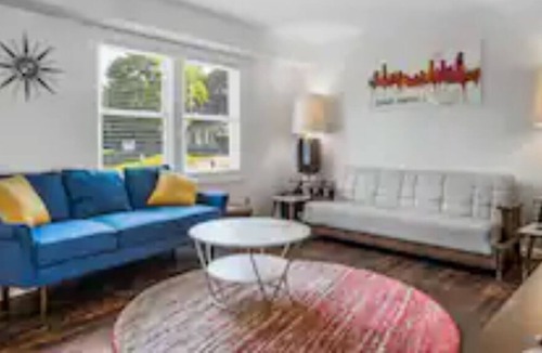 Northview House | ELYSIUM * HotTub 4bed 2bath Near EVERYTHING!