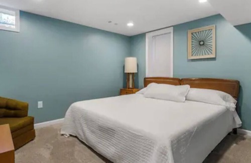Northview House | ELYSIUM * HotTub 4bed 2bath Near EVERYTHING!