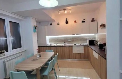 Centrul Vechi Apartment | Ema's Vintage Spacious 2 BR Central Apartment with Mountain View