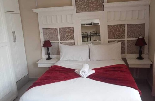 Mbizana House | Emampingeni Lodge