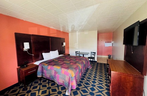 Oak Park Hotel | Embassy Motel