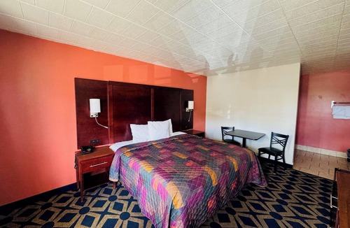 Oak Park Hotel | Embassy Motel