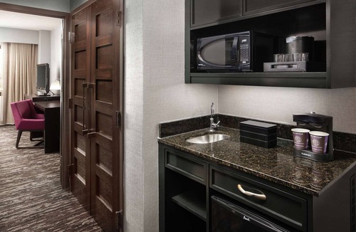 Crystal City Hotel | Embassy Suites by Hilton Crystal City National Airport