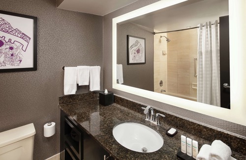 Crystal City Hotel | Embassy Suites by Hilton Crystal City National Airport