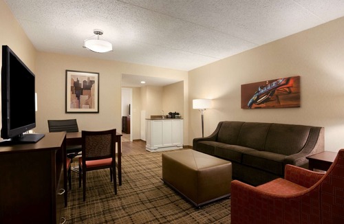 Beachwood Hotel | Embassy Suites by Hilton Cleveland Beachwood