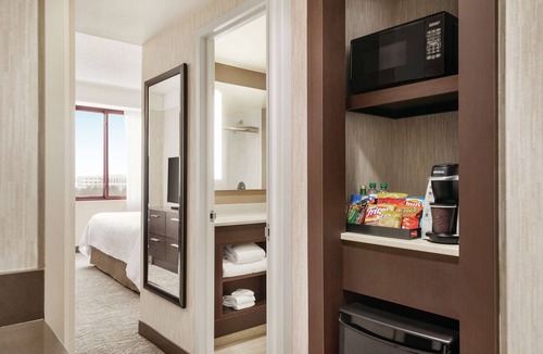 Deerfield Hotel | Embassy Suites by Hilton Chicago North Shore Deerfield