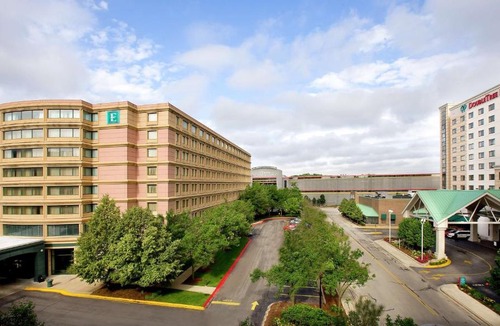 Rosemont Hotel | Embassy Suites by Hilton Chicago O'Hare Rosemont