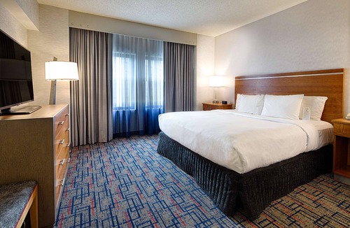Rosemont Hotel | Embassy Suites by Hilton Chicago O'Hare Rosemont