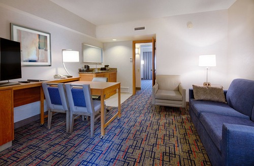 Rosemont Hotel | Embassy Suites by Hilton Chicago O'Hare Rosemont
