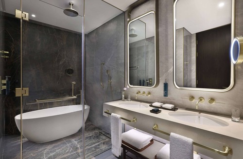 Business Bay Hotel | Embassy Suites By Hilton Dubai Business Bay