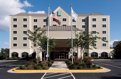 Herndon Hotel | Embassy Suites by Hilton Dulles Airport
