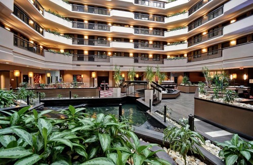 Herndon Hotel | Embassy Suites by Hilton Dulles Airport